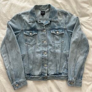 GAP Light Wash Destoyed Icon Denim Jacket in medium